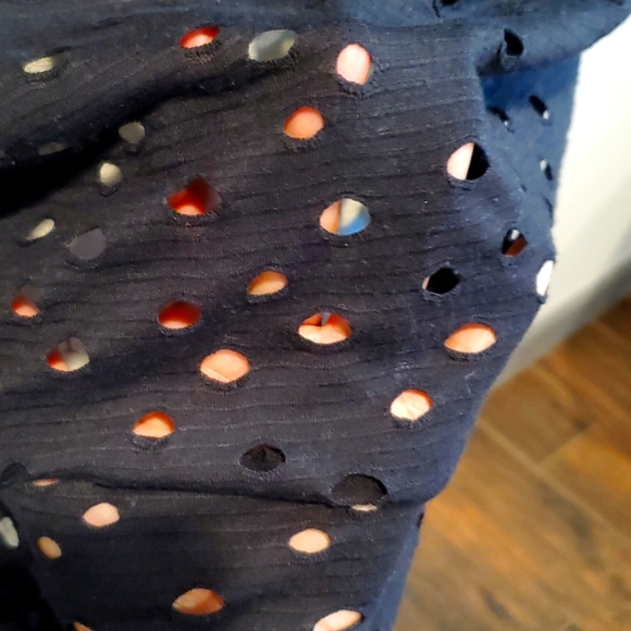 Chaus see through holes design shirt - Picture 4 of 6